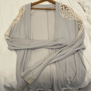 Cardigan with lace shoulder